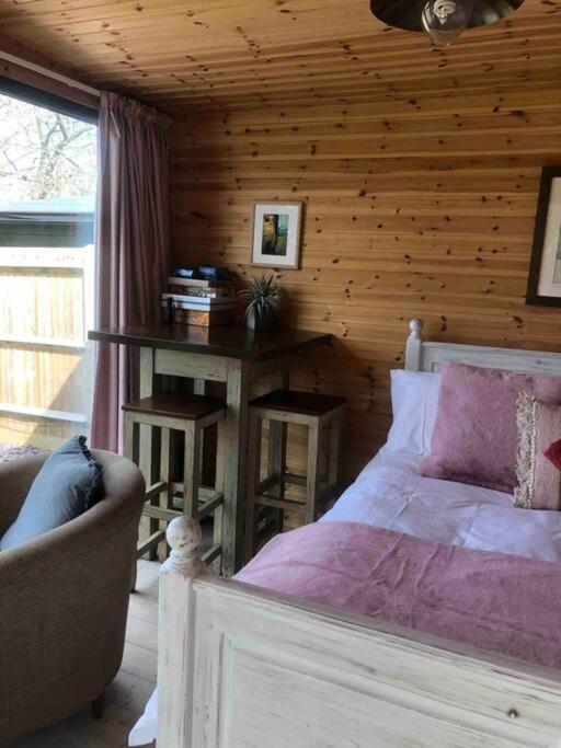 Self Contained Garden Studio With Stunning Views Сисингхерст Экстерьер фото