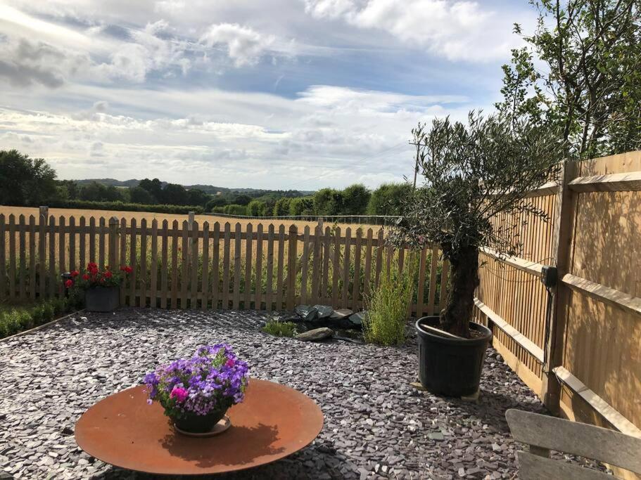 Self Contained Garden Studio With Stunning Views Сисингхерст Экстерьер фото